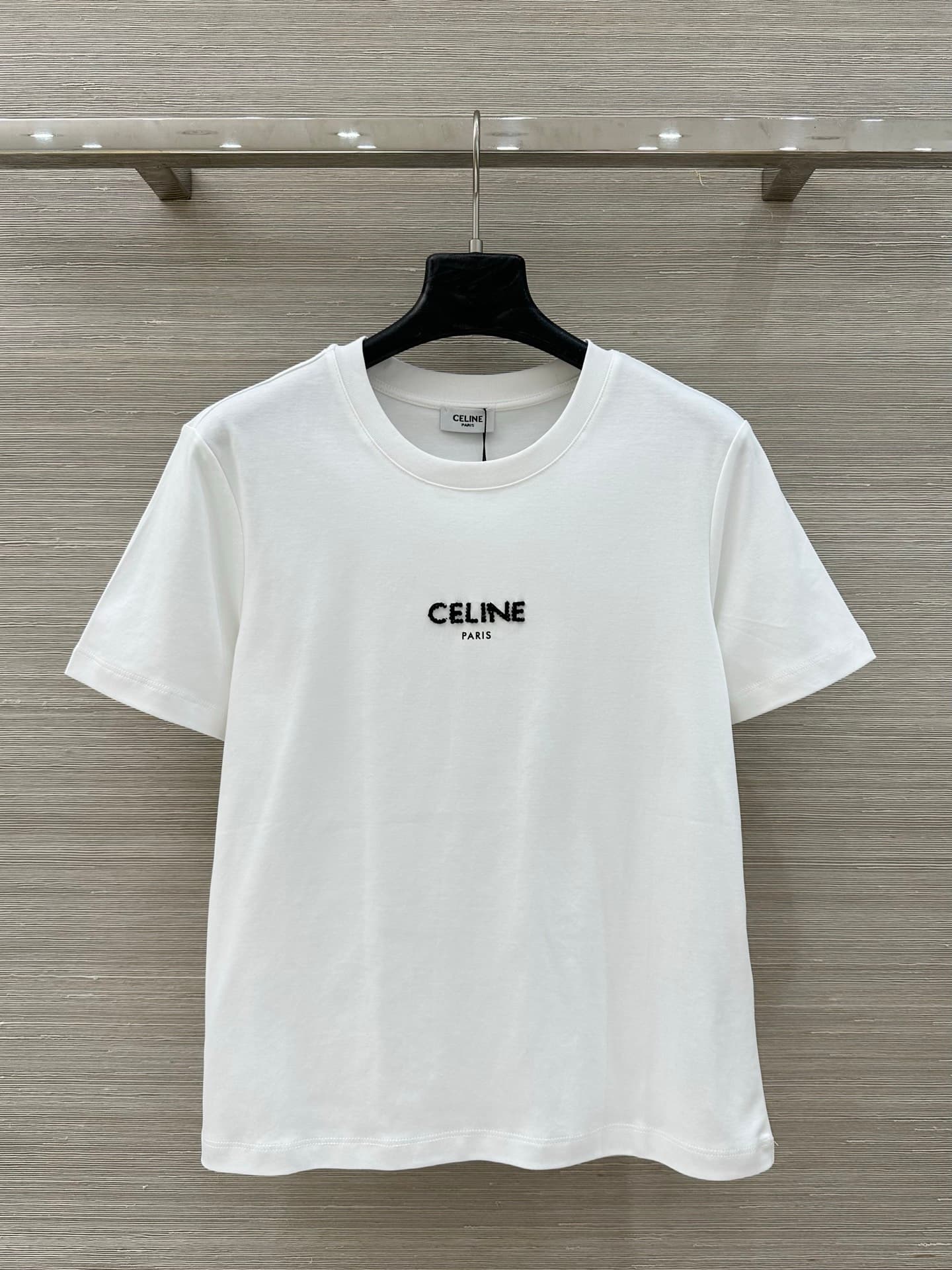 C18553 VP bestseller recommendation ❤️ High-quality original items, long-term fashion style. A classic, versatile item that works well with any outfit. A stylish tee with heavy-duty studs and logo letters, perfect for those who love fashion. Unlock all yo — image 1