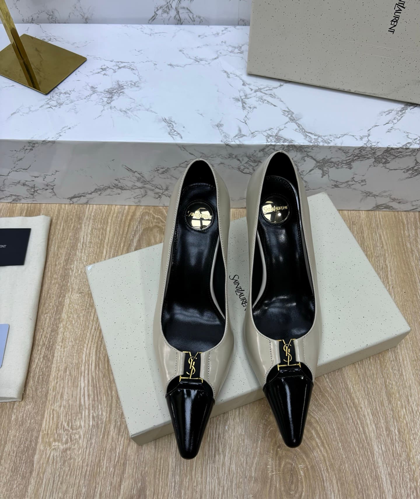 D12340 Saint Laurent fw26 – newly arrived! YSL selects high-quality leather that has been processed through multiple鞣ing processes, resulting in a soft and silky texture, like silk. Every texture is carefully crafted, ensuring a perfect fit while also giv — image 1