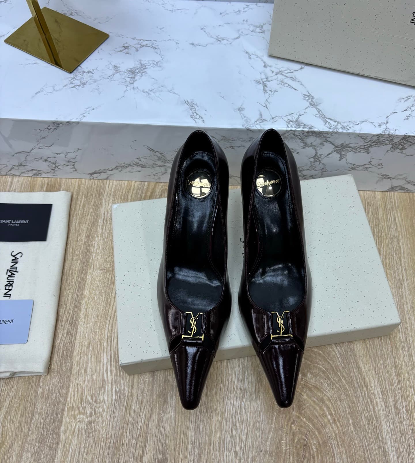 D12339 Saint Laurent fw26 – New arrival! YSL selects high-quality leather that has been processed through multiple refining processes, resulting in a soft, silky texture similar to silk. Every texture is crafted with care, ensuring a perfect fit while als — image 1