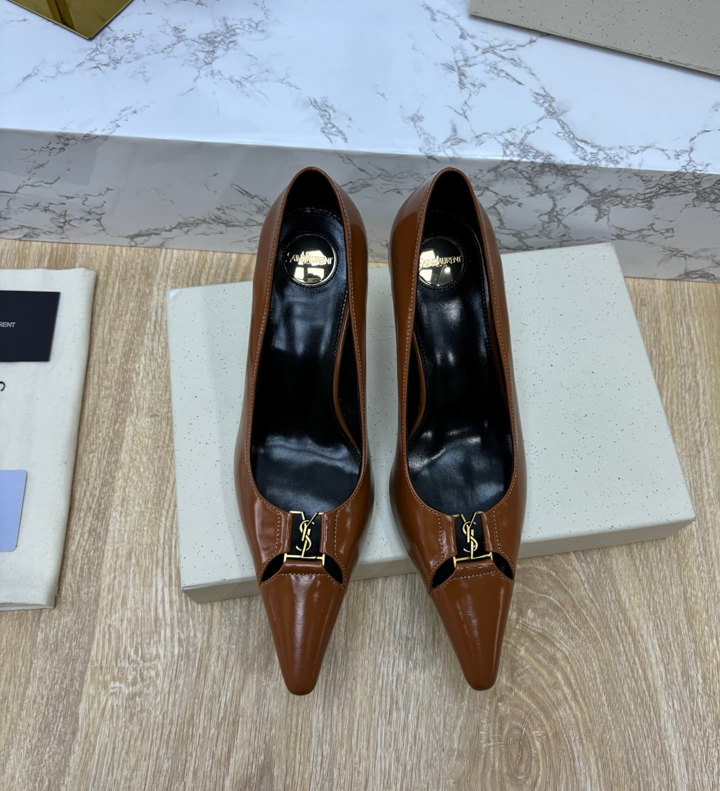 D12338 Saint Laurent fw26 – newly arrived! YSL selects high-quality leather that has been treated through multiple processes, resulting in a soft, silky texture similar to silk. Every pattern is carefully crafted, ensuring a perfect fit while also giving — image 1