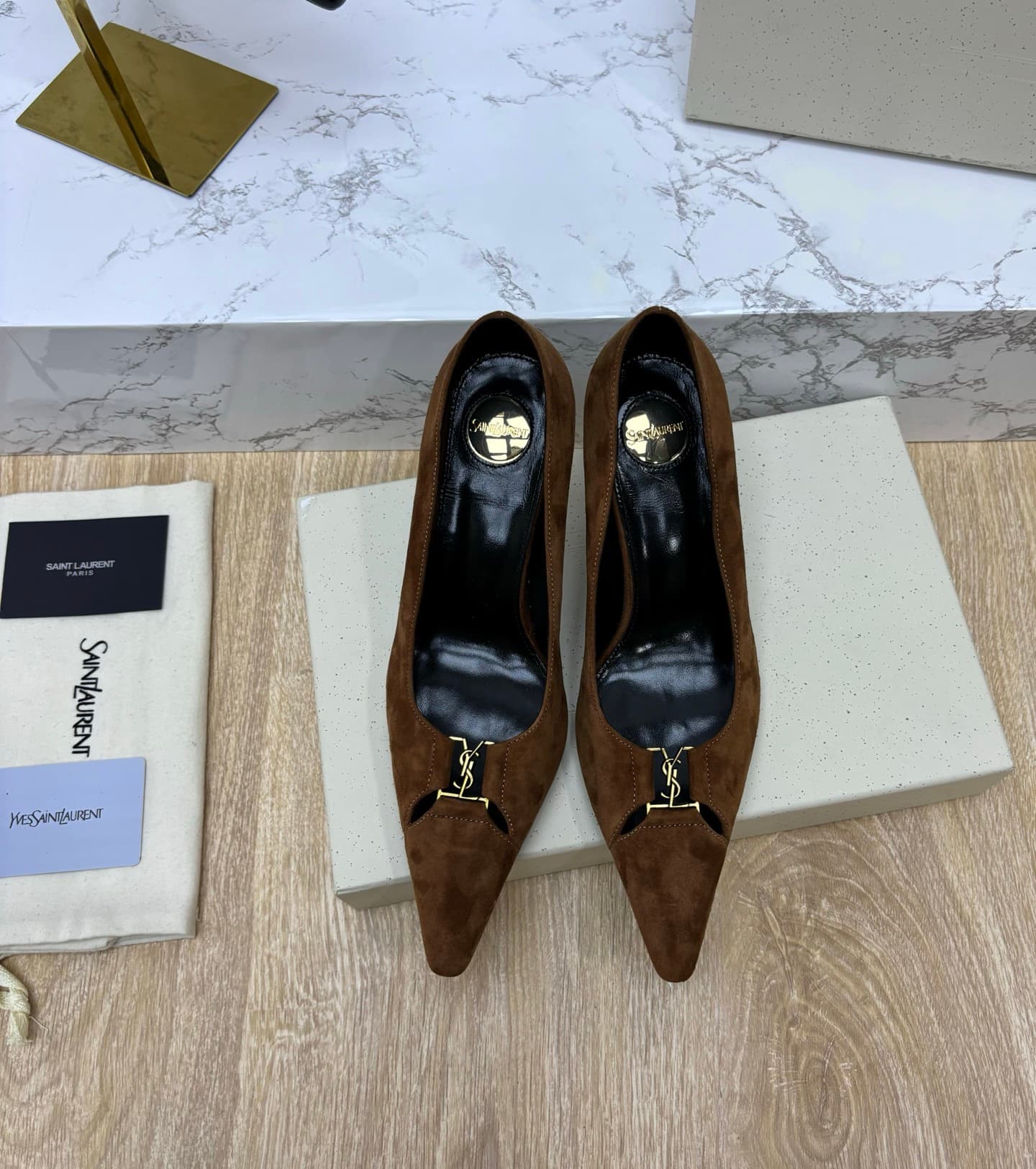 D12336 Saint Laurent fw26 – New arrival! YSL selects high-quality leather that has been treated through multiple processes, resulting in a soft, silky texture similar to satin. Every texture is carefully crafted, ensuring a perfect fit while also giving t — image 1