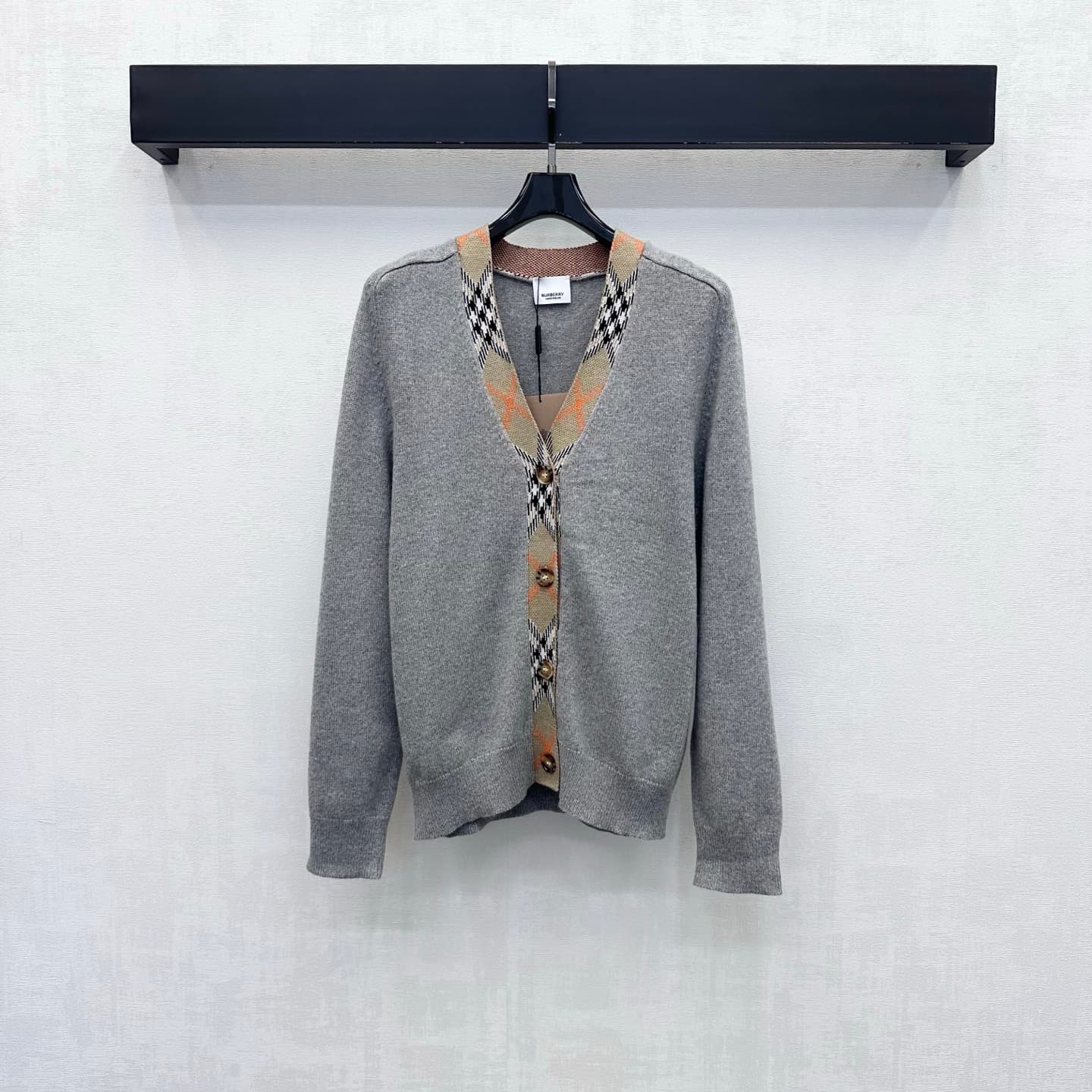 C19512 Bur BBR*2026 new product launched: Vintage/retro plaid edging, V-neck knitted cardigan. Customized with YB imported knitting material – soft, smooth, warm, and comfortable to the skin. Features a classic V-neck opening design, with amber-textured r — image 1