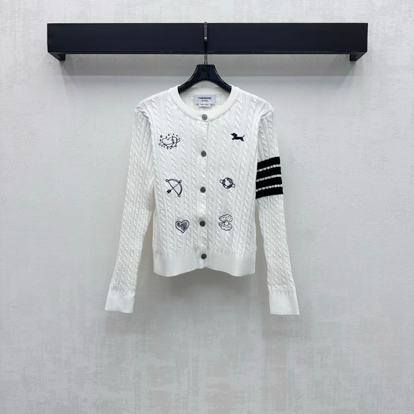 C19556 TB*2026 new product launched: embroidered knitted cardigan. Custom YB imported knitting material – soft and smooth, breathable and comfortable for the skin. Features a round neck with single-button closure; complemented by classic four-stripe ribbi — image 1