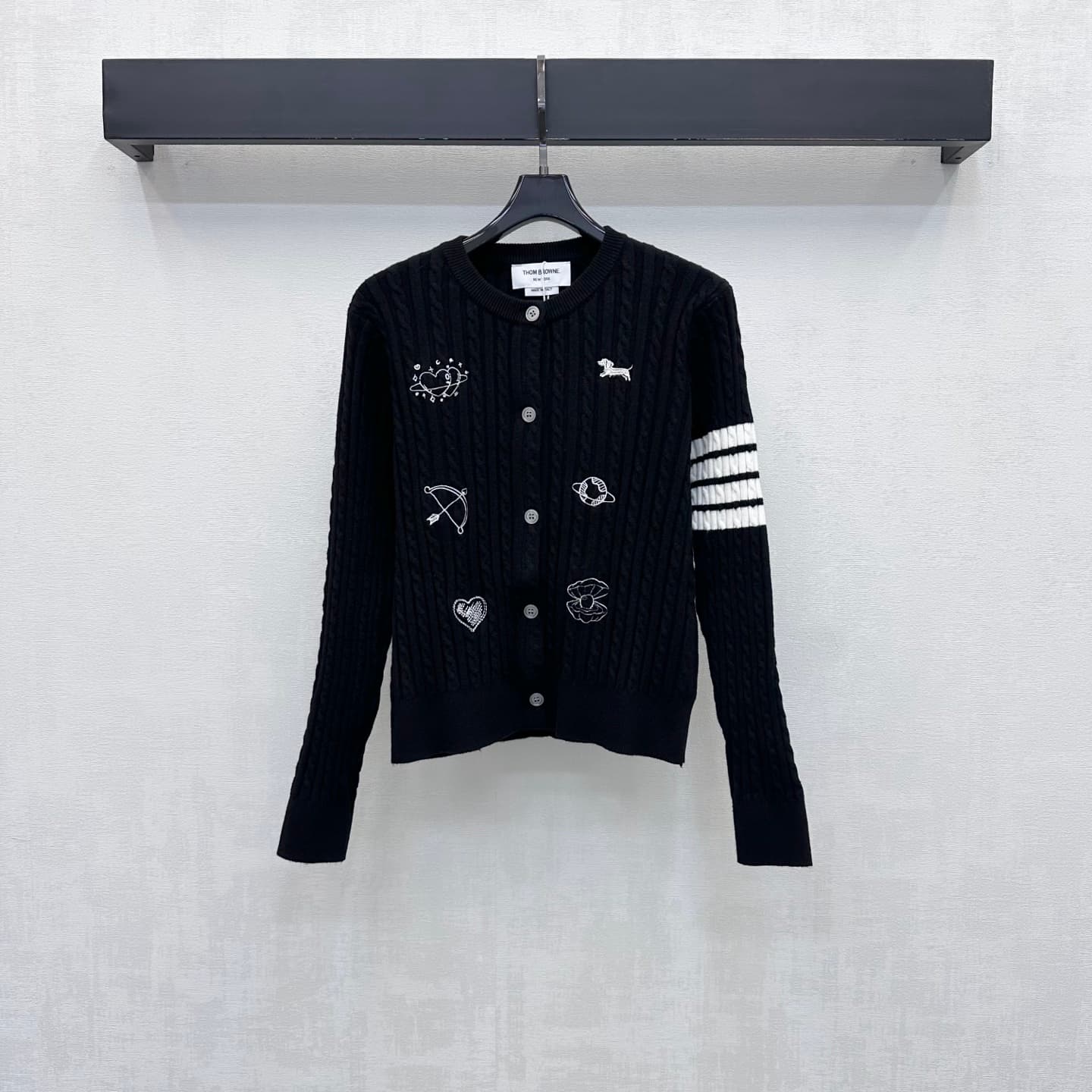 C19551 TB*2026 new product launched. Embroidered knitted sweater with open collar design. Customized YB imported knitting material – soft and smooth, breathable, and comfortable for the skin. Features a round collar and single-button opening design; compl — image 1