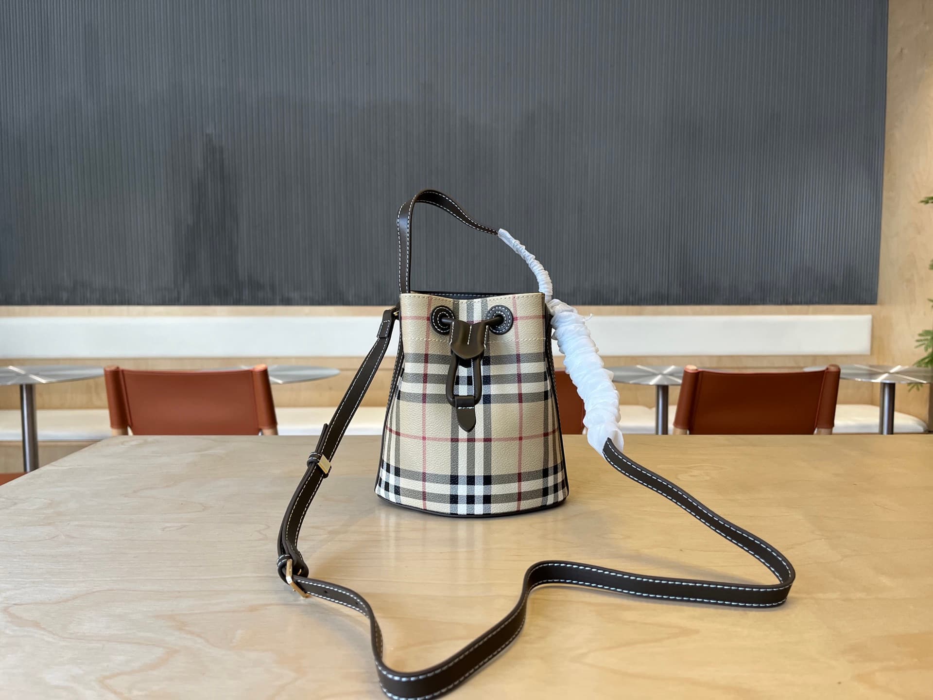 C16 B Brand Mini Puffed Strap Water Bag, Decorated with Burberry pattern, Featuring Italian tanned leather trim and TB exclusive logo. 11, 16.5, 18.5cm detachable adjustable sling strap. Adjustable puffed strap opening. Hand-painted varnished edges. Gloss — image 1