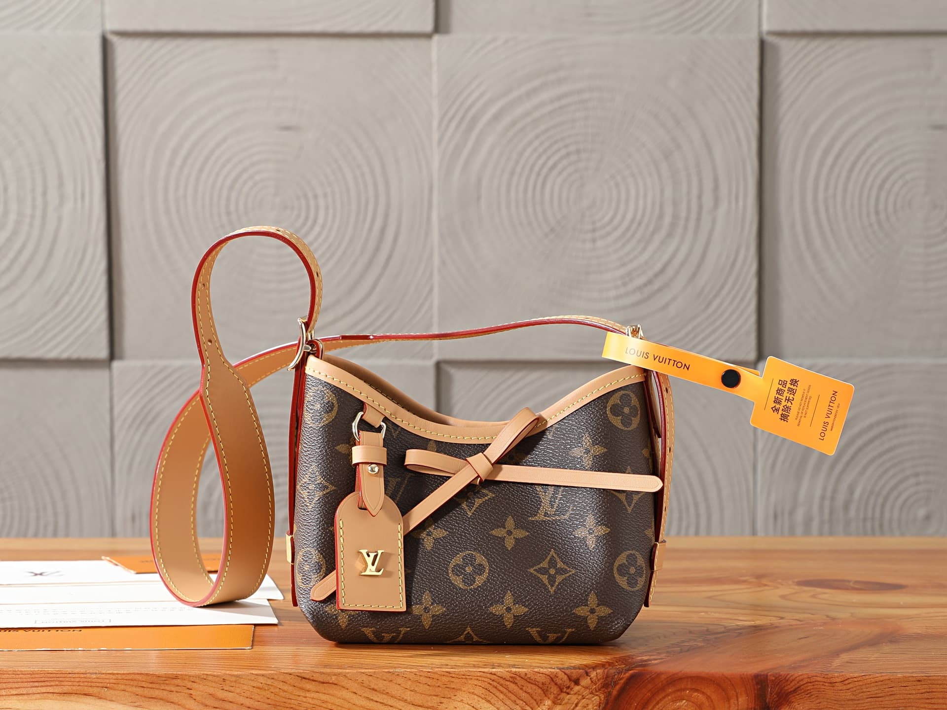 C4987 P【163C01 dynamic chip】‼️High-quality original models, enhanced version‼️The Nano CarryAll handbag is reimagined as a classic everyday item with a refined design. The Monogram fabric is paired with contrasting leather trim; the strap details add a ge — image 1