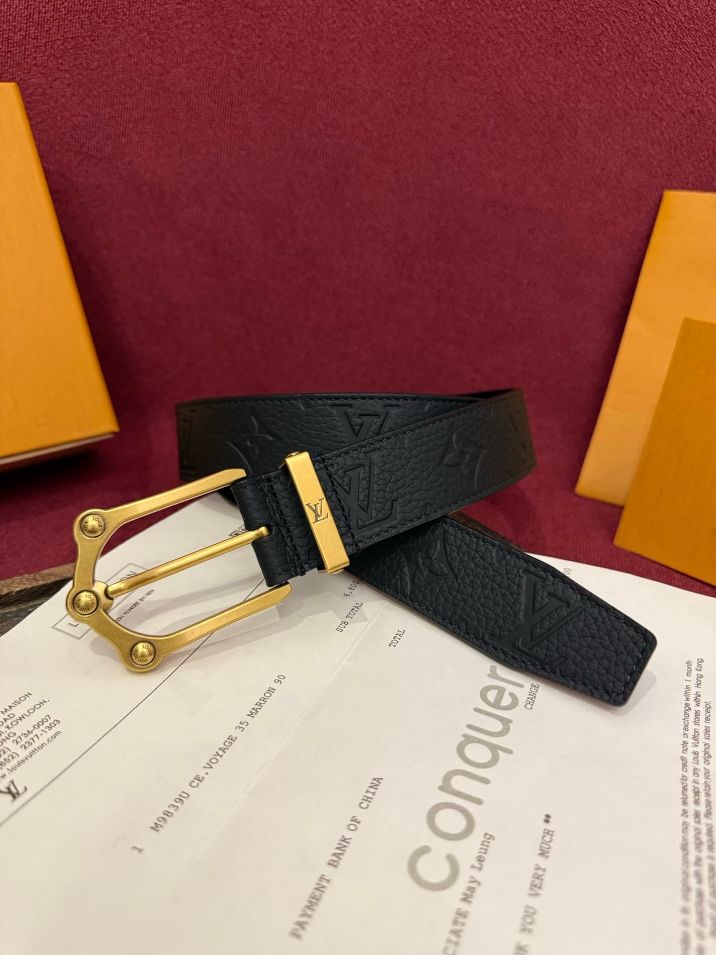 C32902 The Frog 3.5mm Reversible Belt in Crocodile is a elegant and stylish piece. The textured cowhide material enhances the three-dimensional feel of the decorative buttons, while the surface is adorned with letter patterns decorated in palladium-colore — image 1