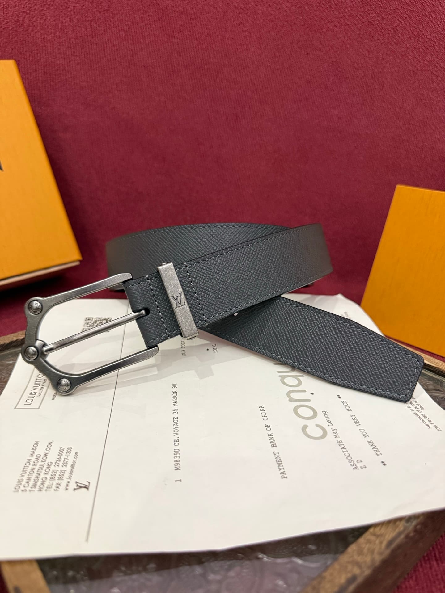 C32900 The Frog 3.5mm Reversible Belt in Crocodile is a beautiful and eye-catching piece. The textured cowhide material enhances the 3D effect of the decorative buckles; the surface is adorned with letter patterns decorated with palladium-colored details. — image 1