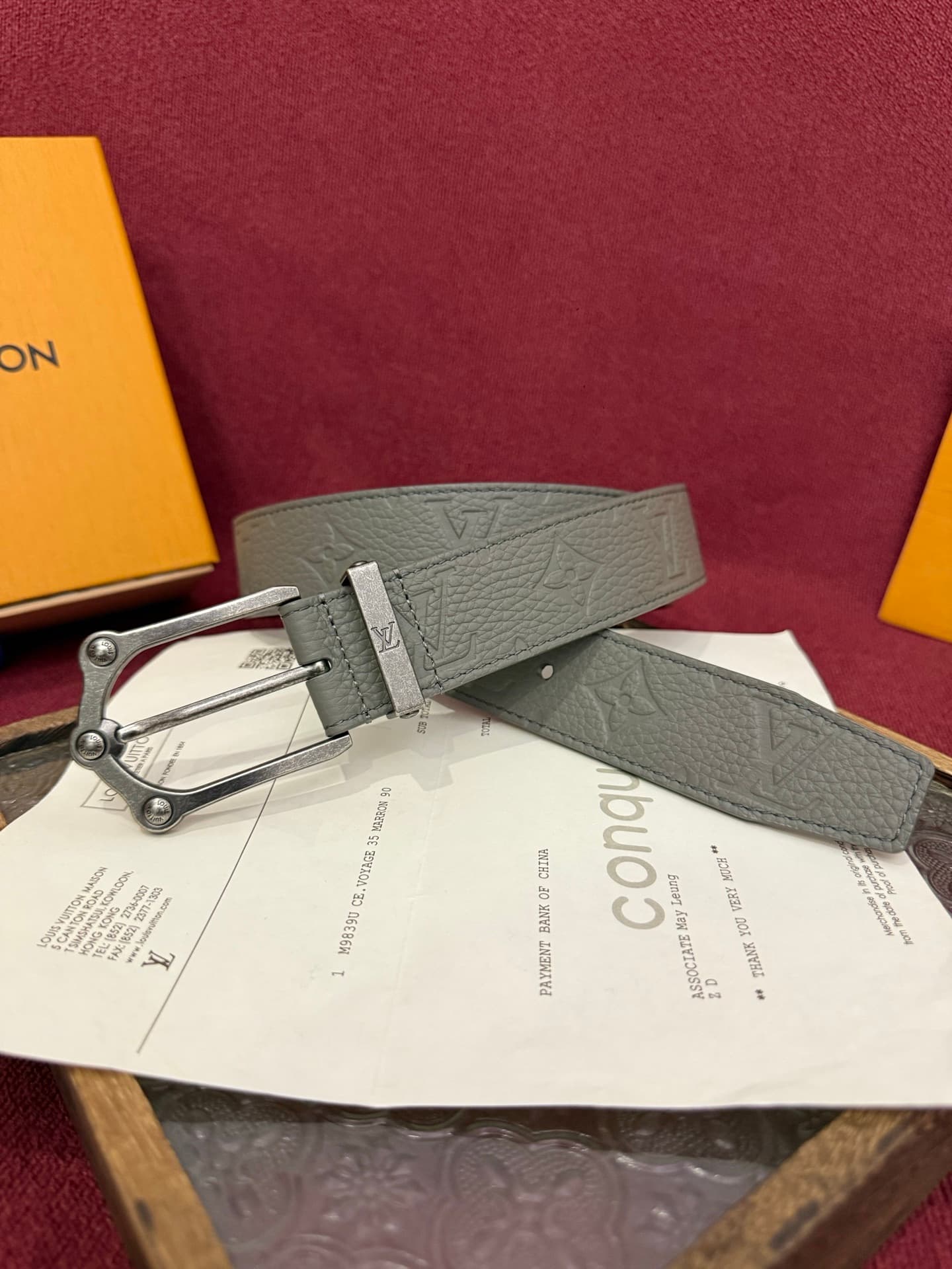 C32898 The Frog 3.5mm Reversible Belt in Crocodile is a elegant and eye-catching piece. The textured cowhide material enhances the three-dimensional feel of the decorative buttons, while the surface is adorned with letter patterns decorated in palladium-c — image 1