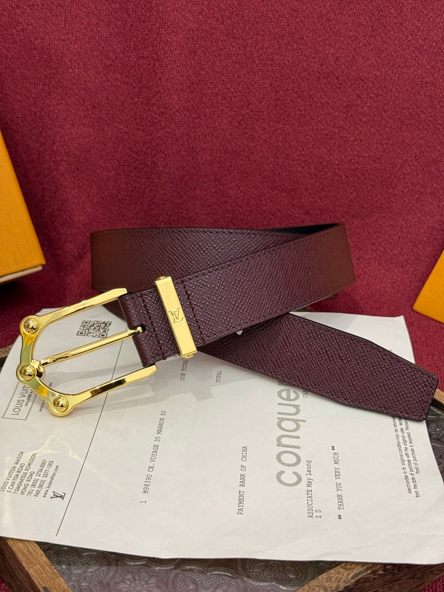C32896 The Frog 3.5mm Reversible Belt in Crocodile is a elegant and attractive piece. The textured cowhide material enhances the three-dimensional feel of the decorative buttons, while the surface is adorned with letter patterns decorated in palladium-col — image 1