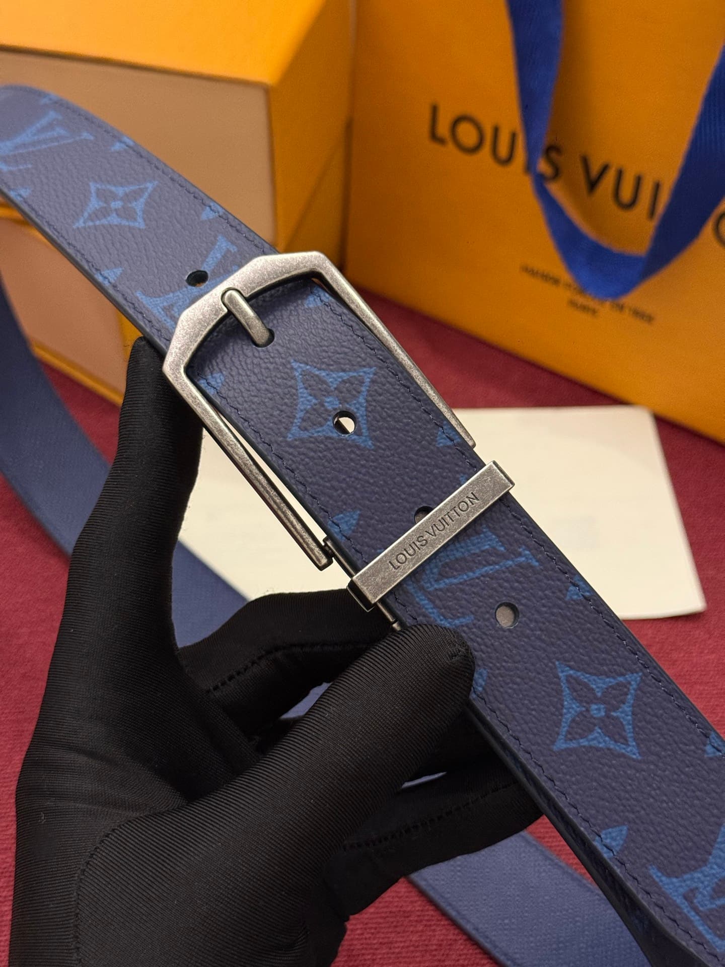 C32953 This Slender double-sided belt features a Monogram-coated canvas and leather material, along with delicate buckles and metal straps bearing the Louis Vuitton logo. — image 1