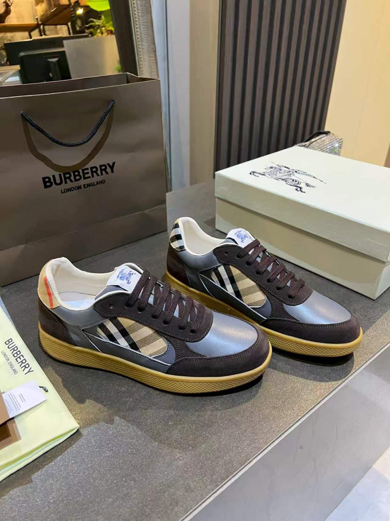D3139 BURBERRY — image 1