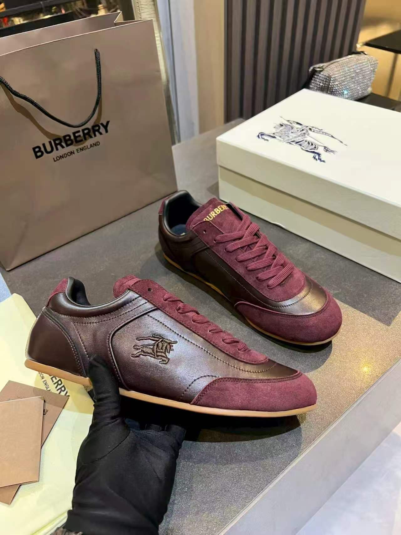 D3146 BURBERRY — image 1