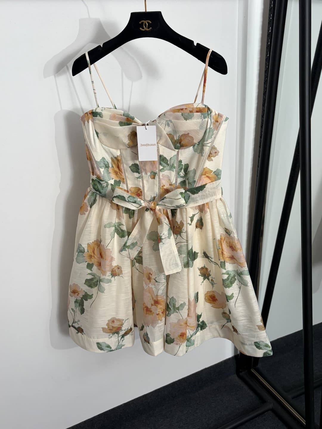 C18335 Style code: 20264579 Zimmermann* New model, elegant design with floral prints and straps. Cut for a waist-cinching halter dress. Short skirt, apricot color, black, S-XL sizes. [Size M: Elasticity of bust: 82; Elasticity of waist: 80; Length: 74; We — image 1