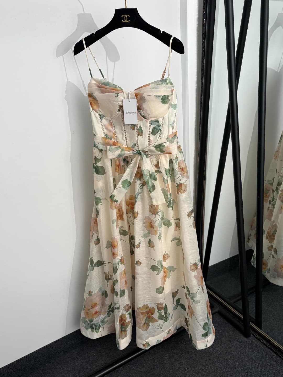 C18323 Item number: 20264682 Zimmermann* New model, elegant style, linen fabric with floral patterns. Belted, waist-cinching, bustier dress in beige color. S-XL sizes available. [S size: Elasticity of bust: 78; elasticity of waist: 72; length: 115; Weight — image 1