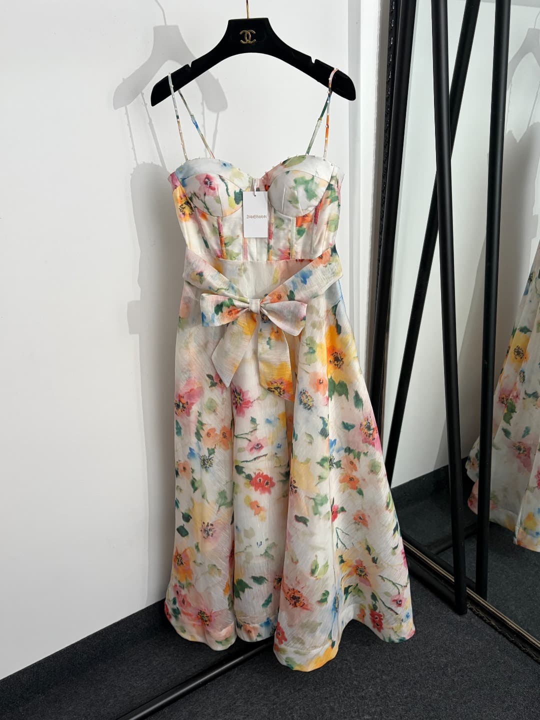 C18322 Style number 20264684 Zimmermann* New model: colored blush floral print, belt-shaped waistline with beads and halter dress. Long dress, white or black, sizes S-XL. [Size M: Elasticity of bust: 82; Elasticity of waist: 72; Length: 118; Weight: 0, 52 — image 1