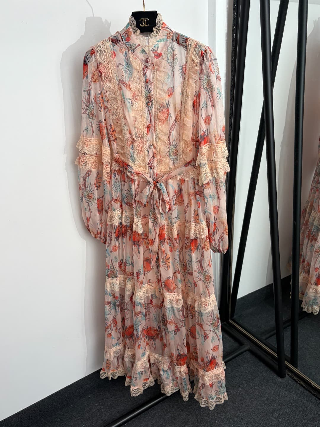 C18291 Style number 20264730 Zimmermann* New model: French-style elegant floral print, lace and ruching on the waist, long sleeve dress. The dress has a underlayer with straps; colors: pink, black. S-XL sizes. [Size M: Chest circumference 88, Length 94; S — image 1