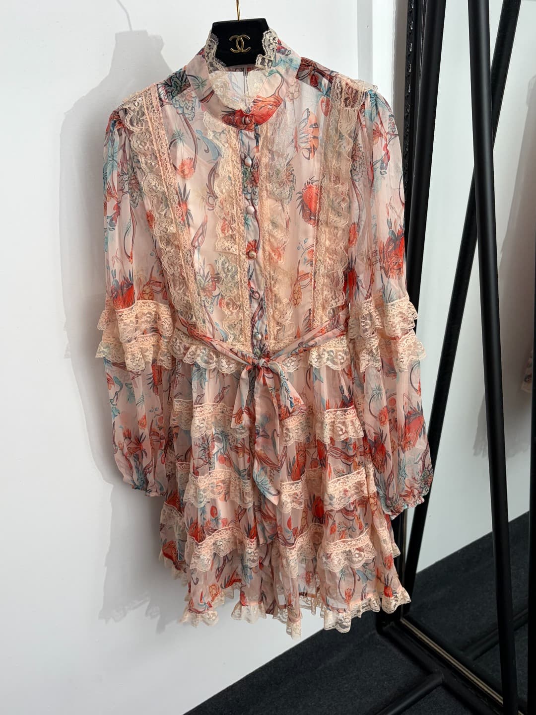 C18289 Style number 20264731 Zimmermann* New design, French-style elegant floral print, lace and pleat trim, waist-length dress with short skirt, lined with straps, pink, black, S-XL. [Size M: bust 90, length 69; shoulder width 37, bust 100, waist 82, sle — image 1