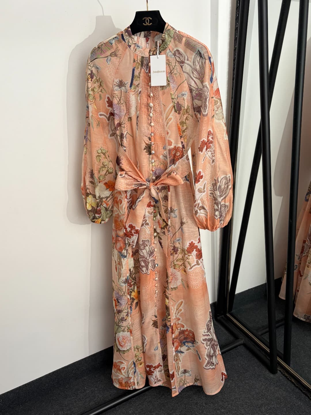 C18317 Item number: 20264732 Zimmermann* New model – A-line dress with floral patterns and suspenders, cinched at the waist. Long sleeves. Colors: pink, orange. S-XL sizes. [Size M: Chest circumference 90, Length 96; Chest circumference 90, Waist circumfe — image 1