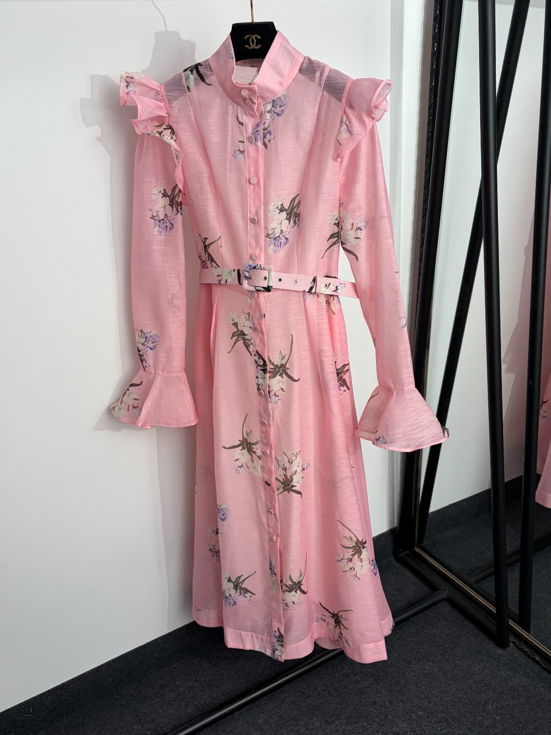 C18316 Style number 20264733 Zimmermann* New model: Floral print, stand-up collar, waist-curving, long sleeves dress. The dress comes with a strapless lining and a belt. Color: pink. S-XL sizes. [Size M: Bust 88, Length 96; Shoulder width 37, Bust 98, Wai — image 1