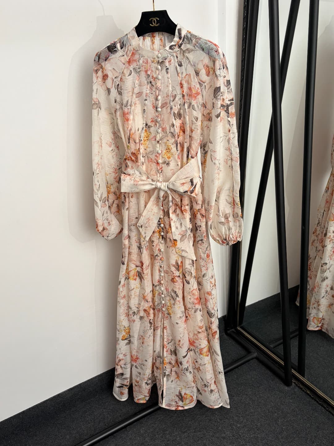 C18307 Item number: 20264824 Zimmermann* New model, elegant style, with colorful flower prints and ties at the waist. Long dress, beige color, with a lining of straps. S-XL sizes. [Size M: Chest circumference 90, length 96; Chest circumference 96, waist c — image 1