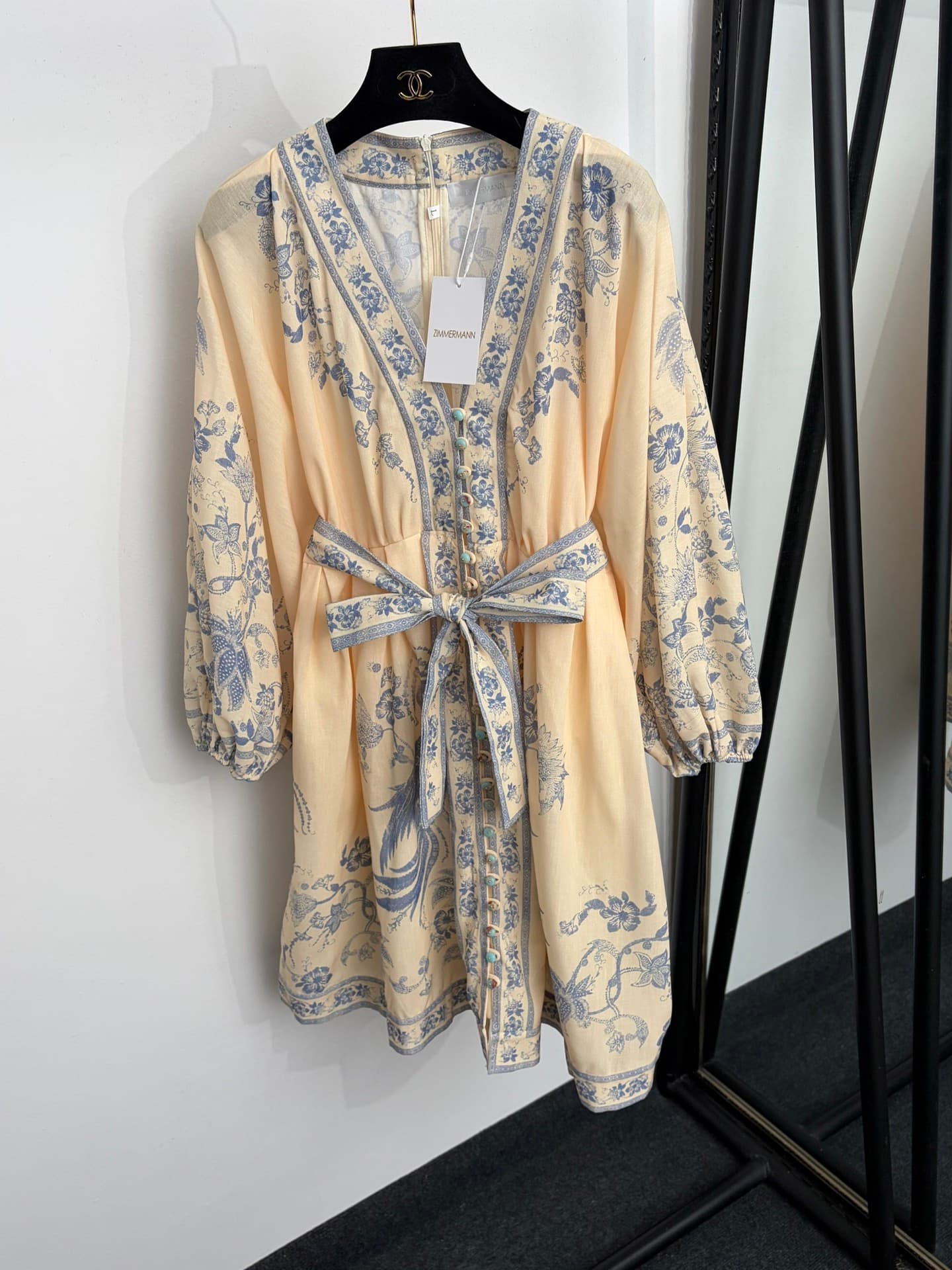 C18270 Style number 20265113 Zimmermann* New model: Peacock flower print, vacation-style V-neck, belted mid-length sleeves dress. Color: beige. S-XL sizes. [L size: Chest circumference 96, waist circumference 86, sleeve length 59, overall length 92; Weigh — image 1