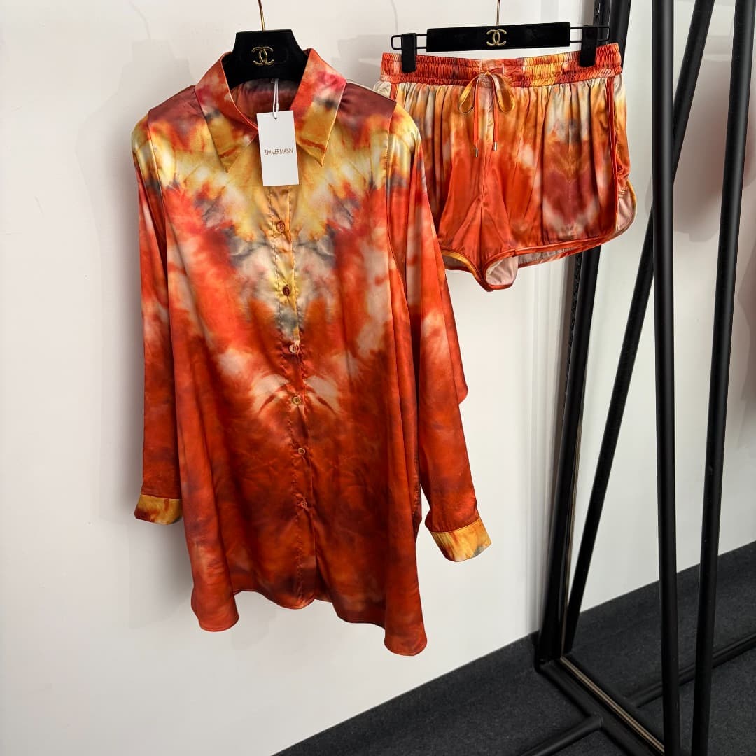 C18234 Item number: 20265980 Zimmermann* New set: gradient-colored print long-sleeved shirt + elastic waist shorts, red color, S-XL sizes. [S size: bust circumference 132, sleeve length 63, overall length 83; waist circumference 68, elastic material; over — image 1