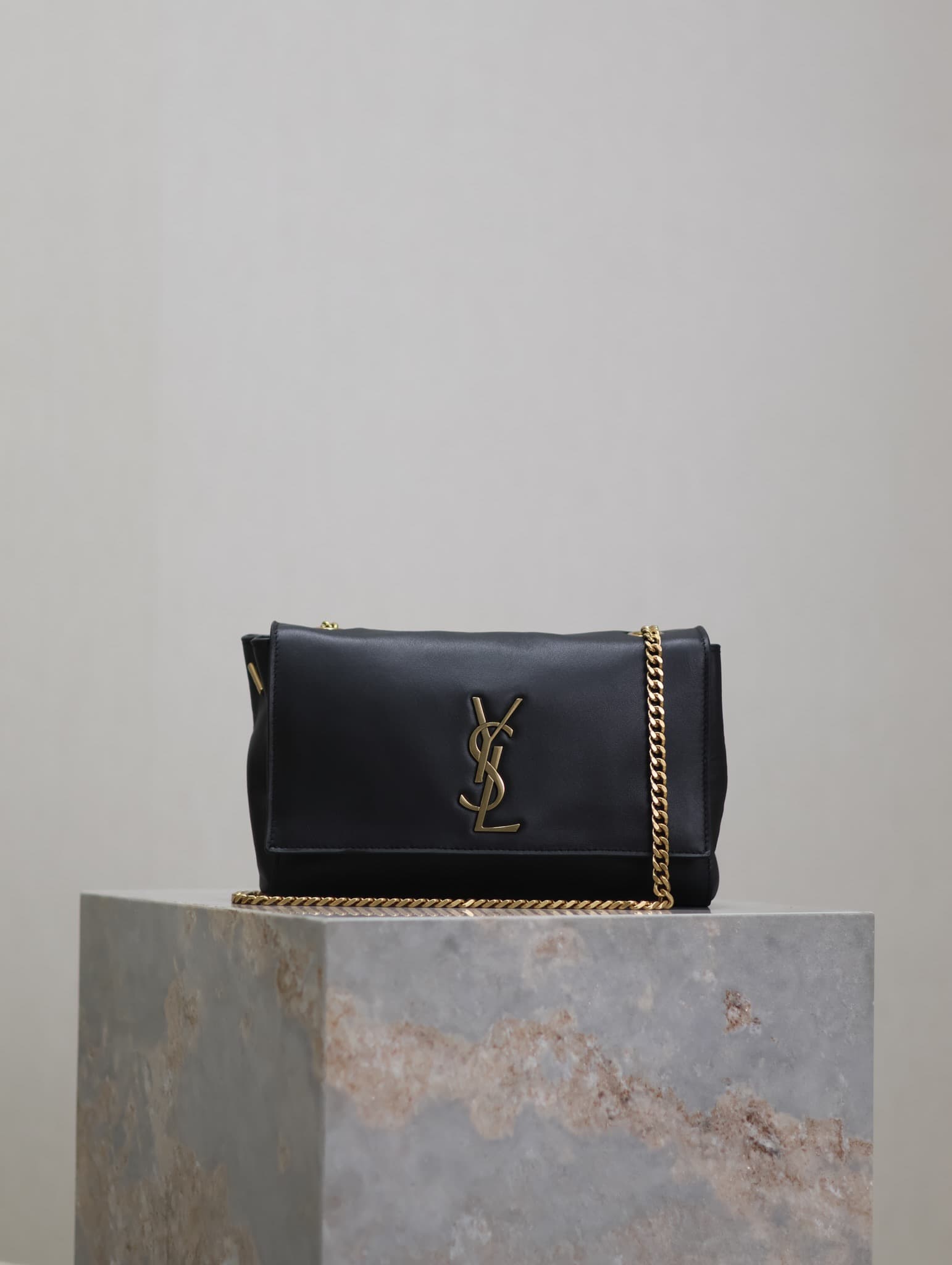 C8568 Black plain weave· — image 1