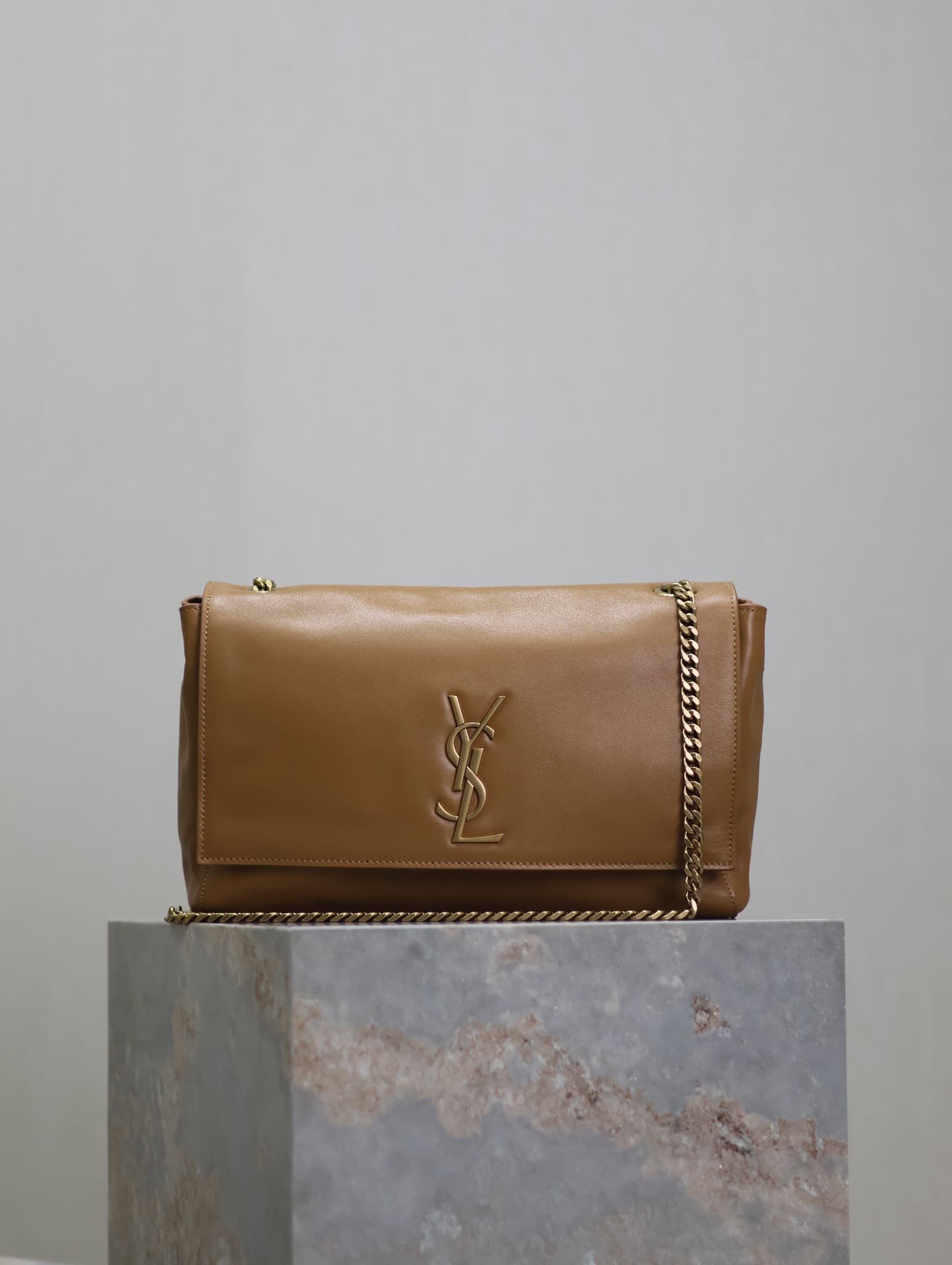 C8570 Earthy yellow mouton leather· — image 1