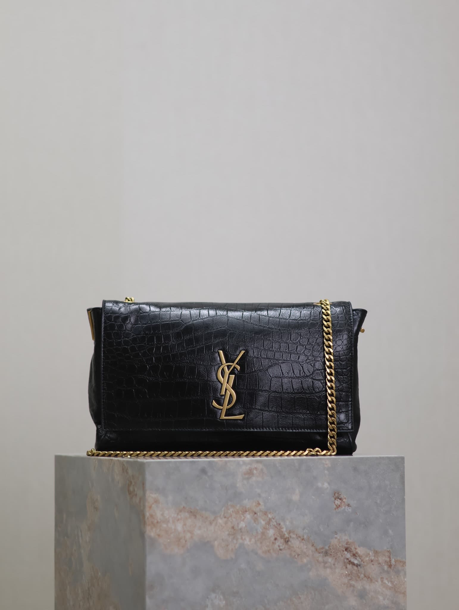 C8573 Black crocodile pattern / ochre suede — image 1