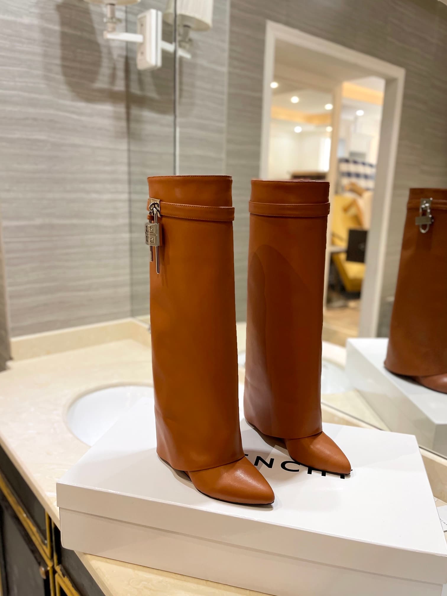 D6548 💰 Authentic, high-quality customized version from the retail store — image 1