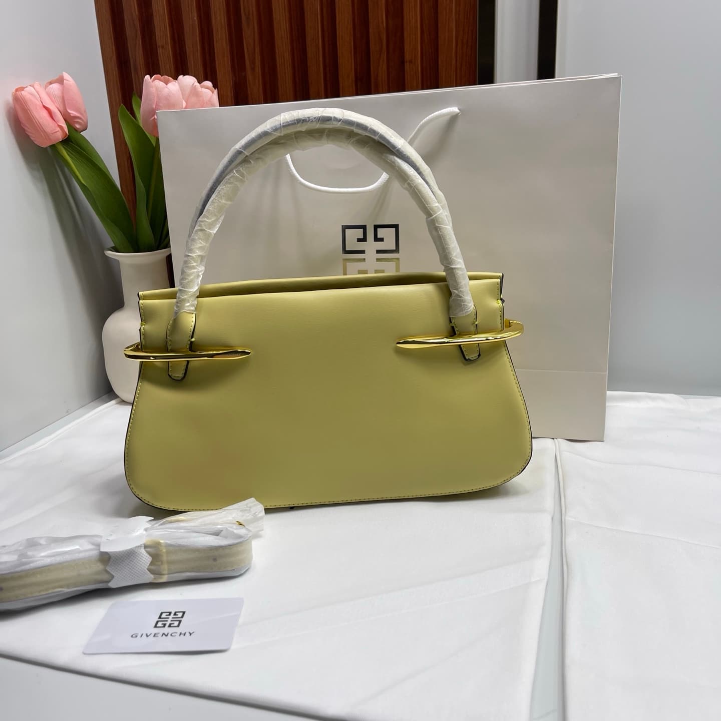 C3249 . New model GIVENCHY Jeansvi: The same type of bag as Jessica Zheng Xiuyan’s nch — image 1