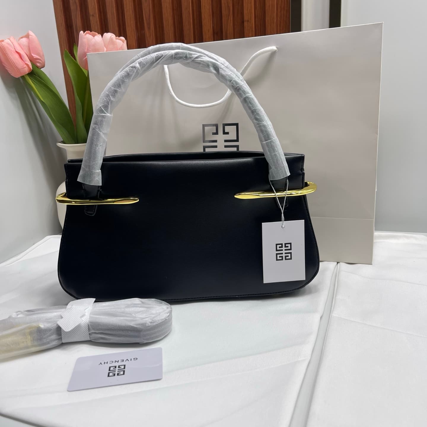 C3248 . New model GIVENCHY Jivchen|Jessica Zheng Xiuyan’s same-style nch bag — image 1