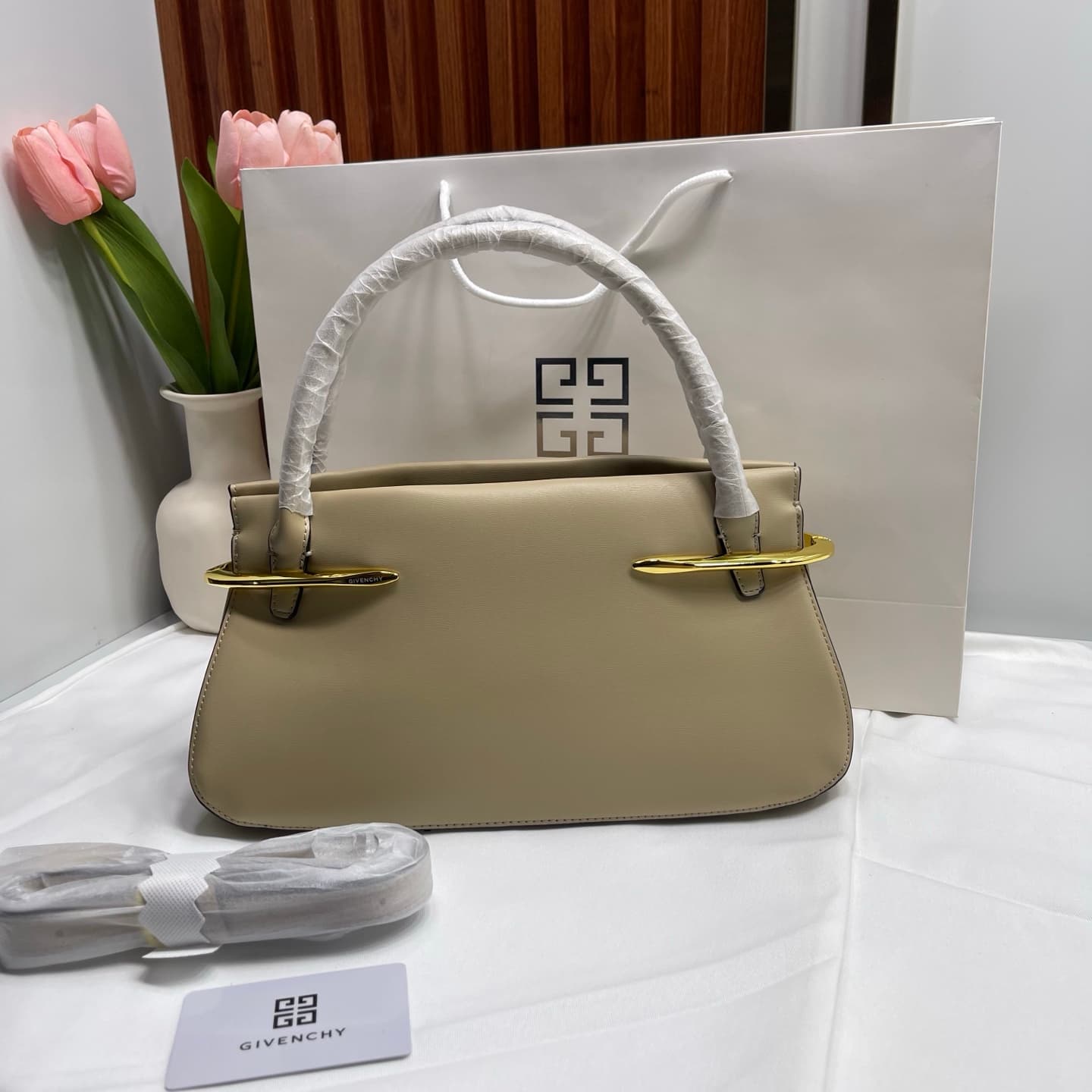 C3246 . New model GIVENCHY Jivchen|Jessica Zheng Xiuyan’s same-style nch bag — image 1
