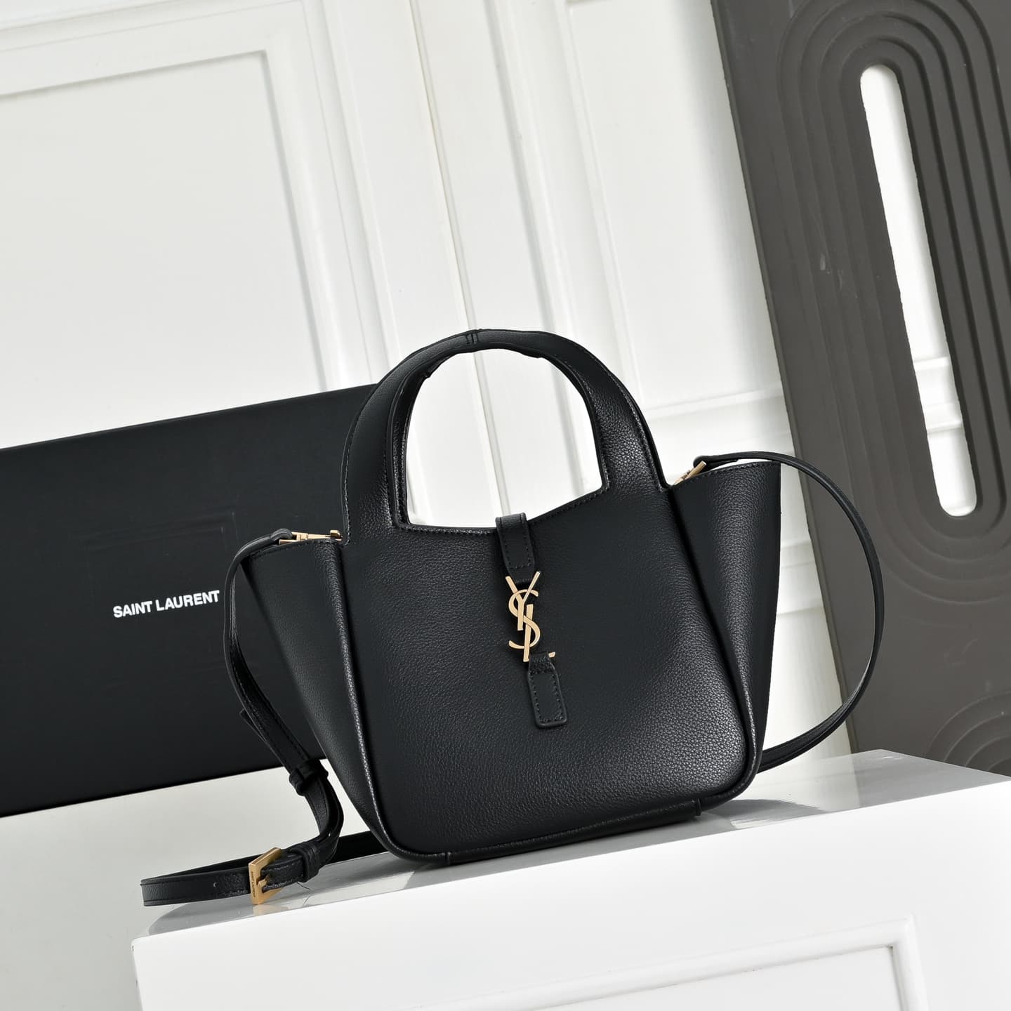C8555 .𝗟𝗘 𝟱 𝗔𝟳 𝗕𝗔𝗕𝗬 𝗕𝗘𝗔 suede handbag🆕 Mini crossbody style — image 1
