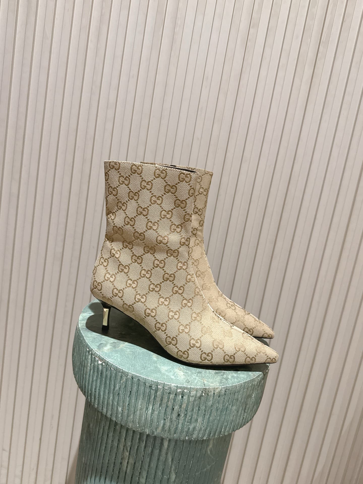 D6976 Top version: Short boots, tall boots, long boots — image 1