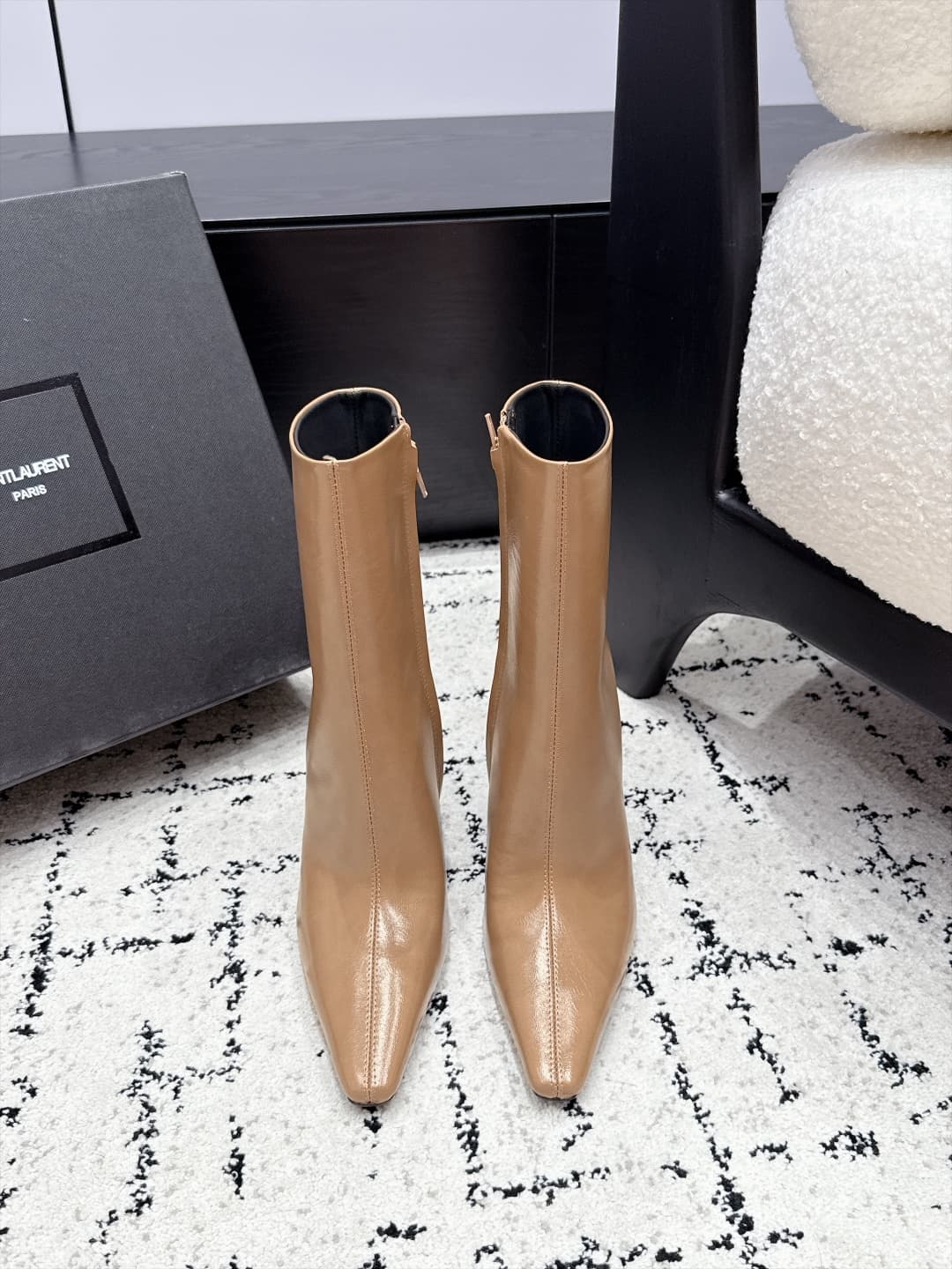 D12203 SAINT LAURENT Saint Laurent 26/ Fall/Winter show shoes, short boots with pointed toe and thin heels — image 1