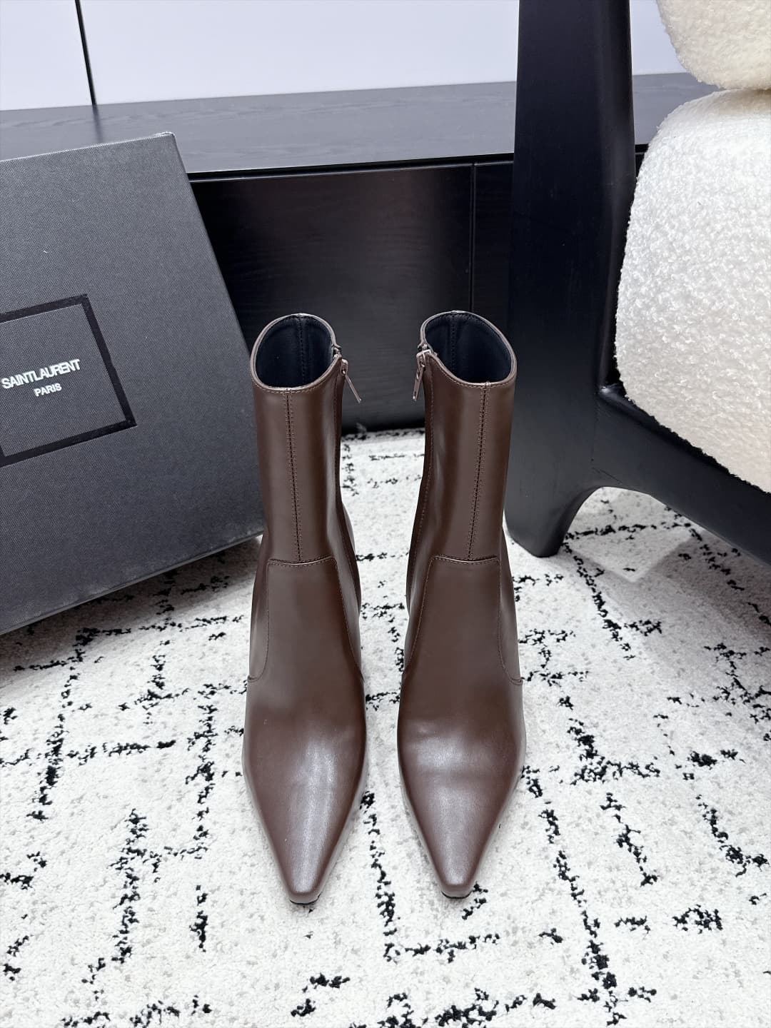 D12194 SAINT LAURENT Saint Laurent 26/ Autumn/Winter high-toped ankle boots with pointed toe — image 1
