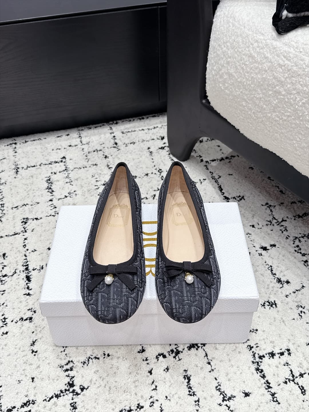 D5814 Dior 26/New spring and summer model with bow and monogrammed round-toed shoes — image 1