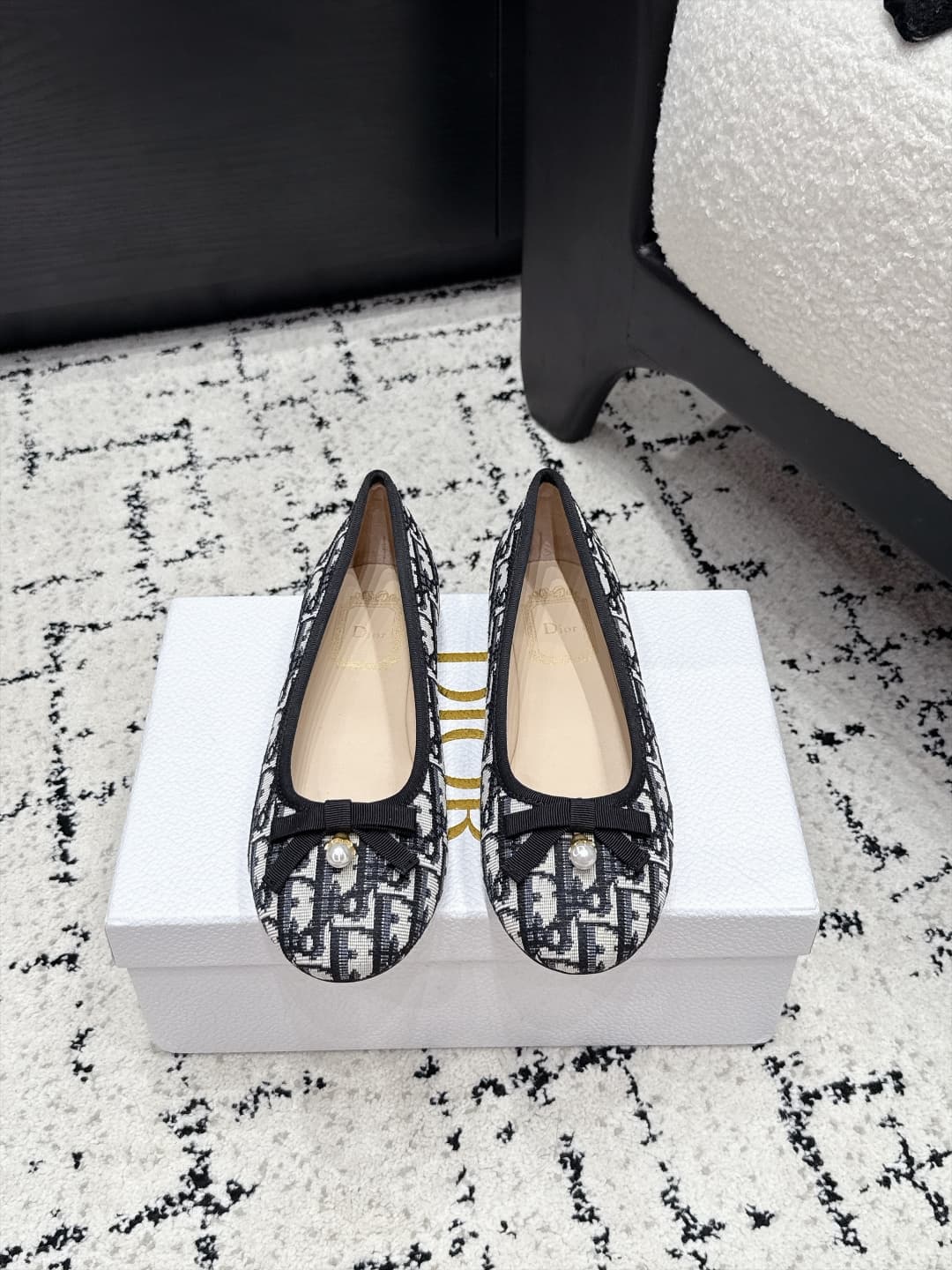 D5813 Dior 26/New spring and summer model with bow and eyelet design, round-toe shoe — image 1