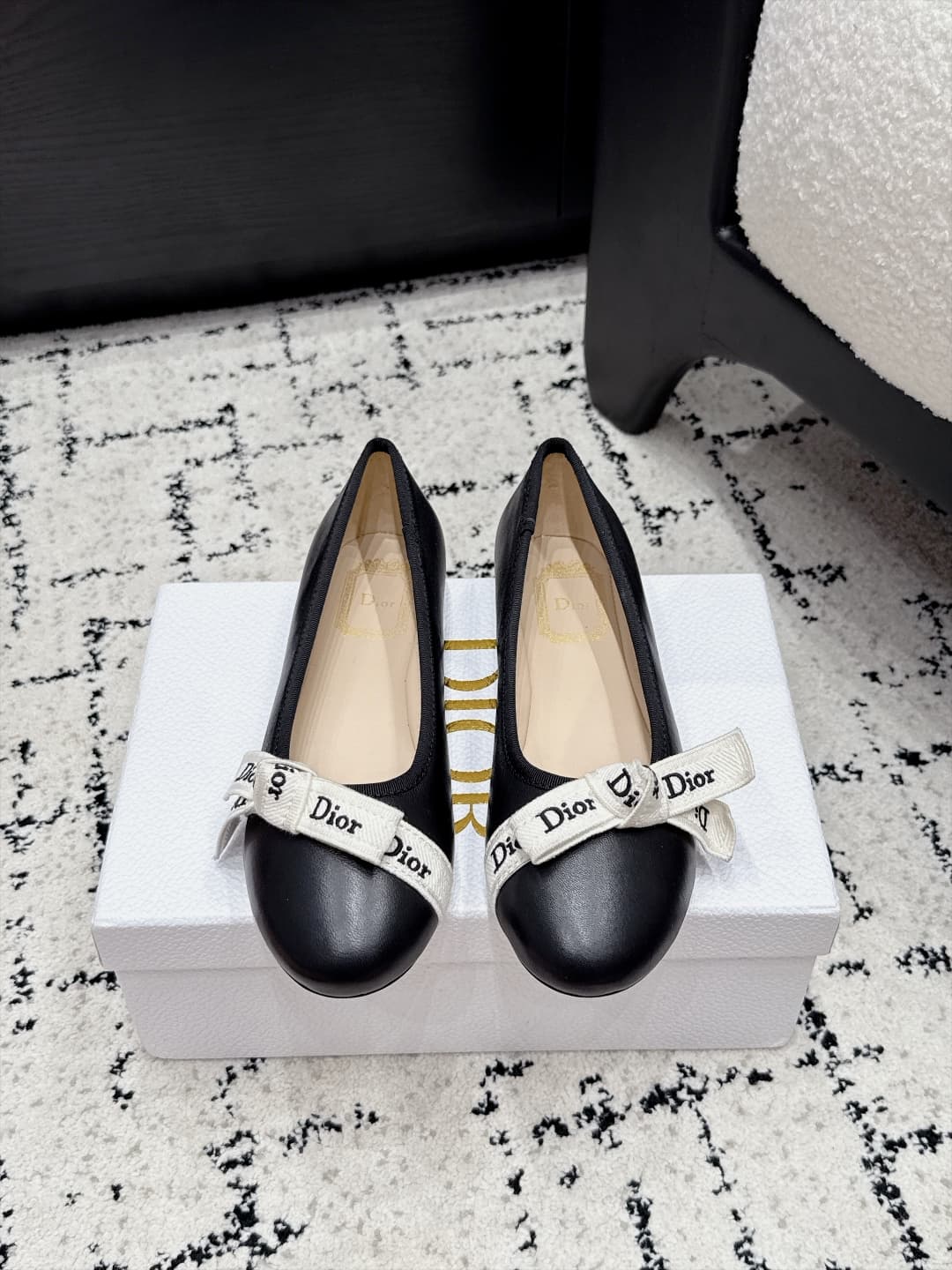 D5802 Dior 26/New spring and summer style bowed gold-embossed round-toe shoes — image 1