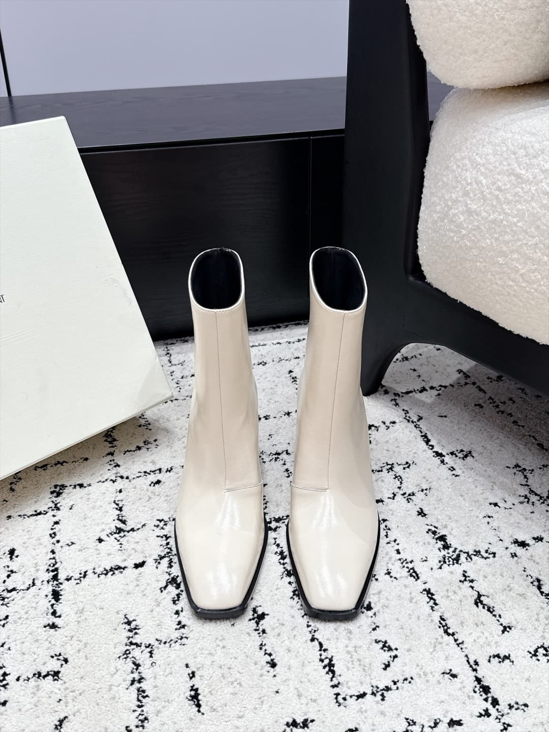 D12066 SAINT LAURENT Saint Laurent 26/ Classic thick-heel metal buckle boots — image 1