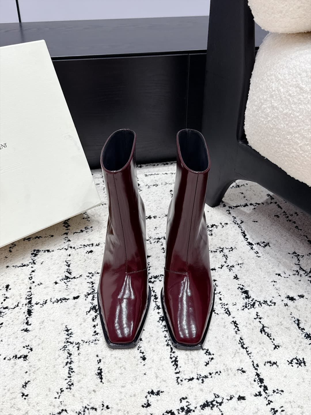 D12065 SAINT LAURENT Saint Laurent 26/ Classic thick-heel metal buckle boots