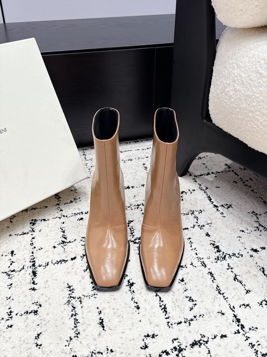 D12063 SAINT LAURENT Saint Laurent 26/ Classic thick-toe metal-clad boots