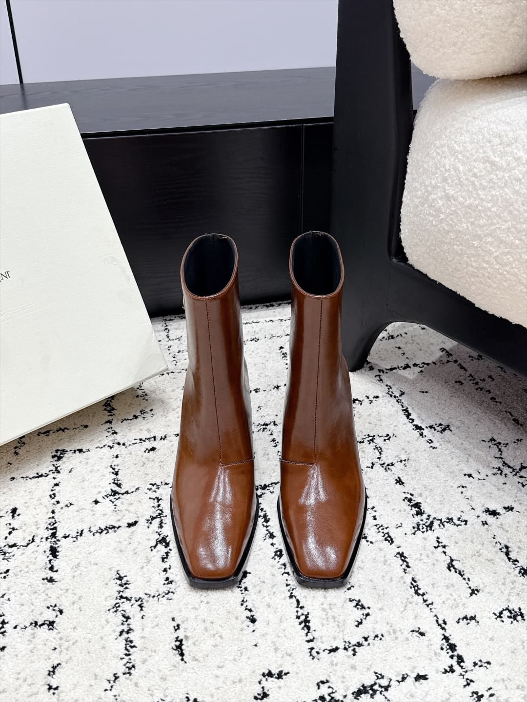 D12062 SAINT LAURENT Saint Laurent 26/ Classic thick-toe metal-clad boots