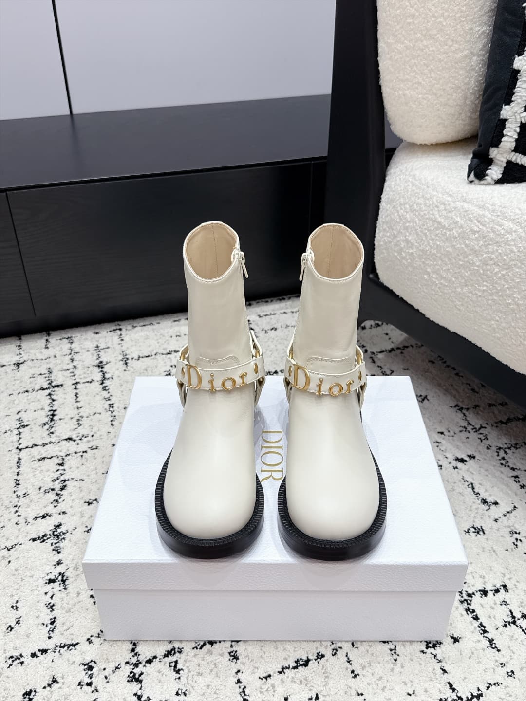 D8774 DIOR 26/ New fall/winter models: popular riding boots with a strong presence at fashion shows — image 1