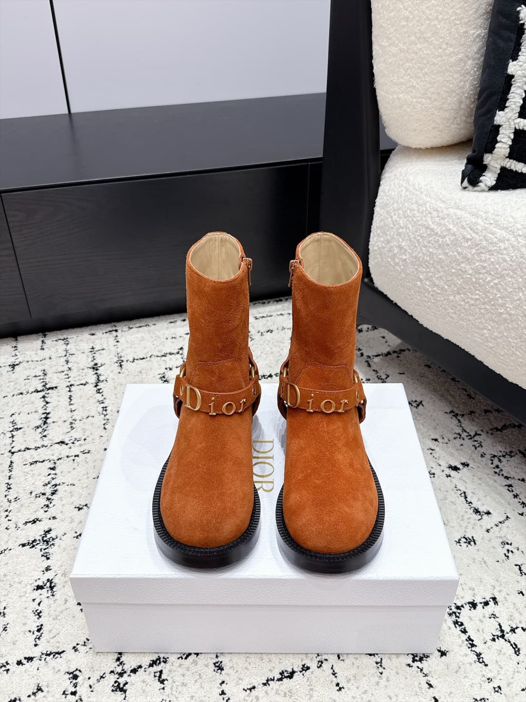 D8773 DIOR 26/ New fall/winter models: popular riding boots with a high demand — image 1
