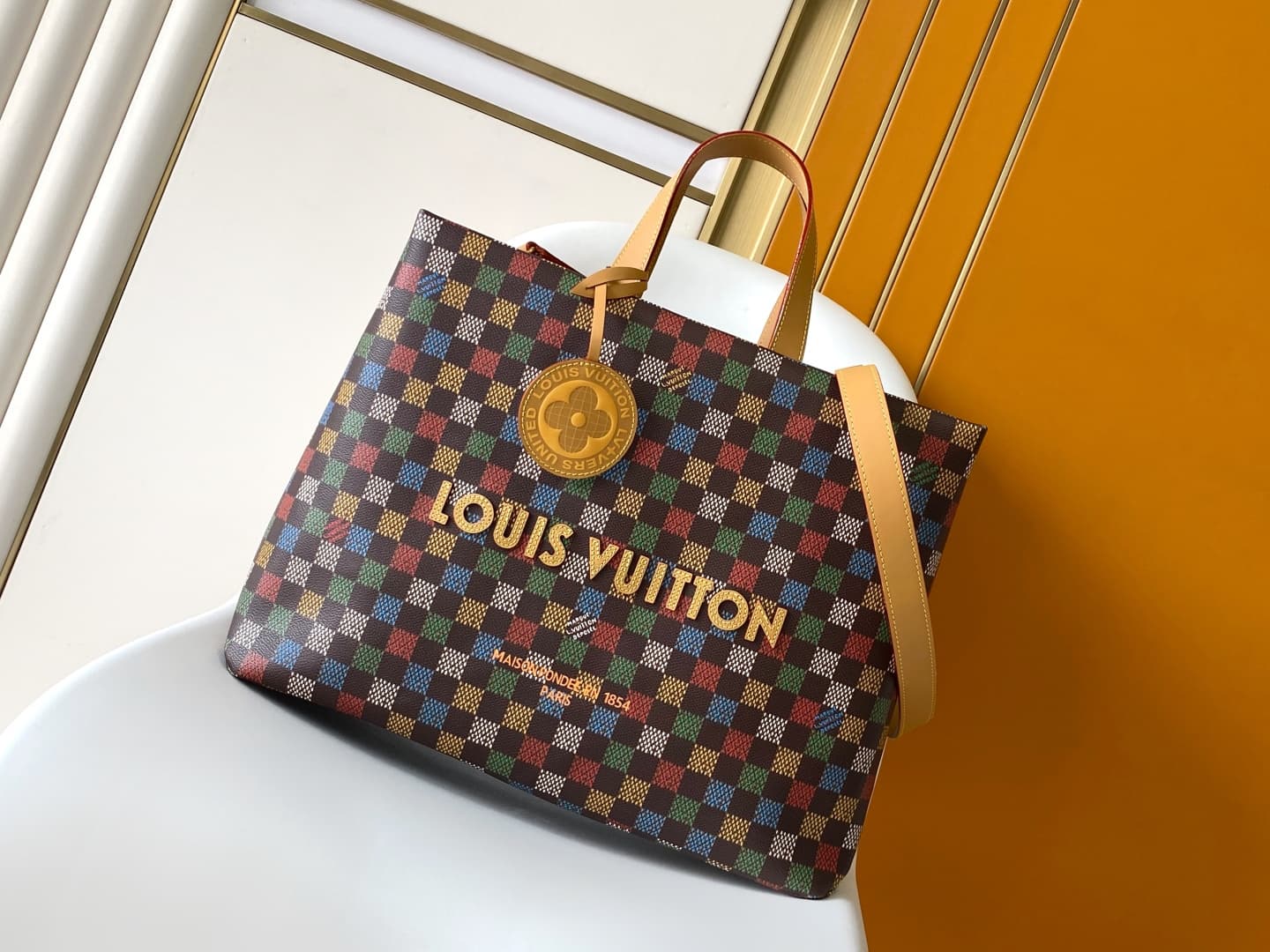 C5233 💰N00192 – Top-quality original design. The Shopper Tote bag features a style inspired by Louis Vuitton’s classic shopping bags, with clean lines and distinct LV logo elements. This handbag is made of LVers Damier Ebene fabric, along with a pattern r — image 1