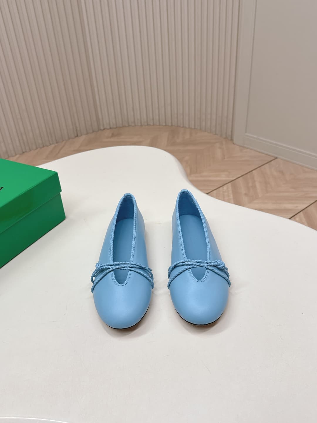 C209 BV 26 new product: Rosa Mary Jane ballet shoes. Bottega Veneta Rosa Mary Jane ballet shoes feature a classic knitting technique – vintage and fun at the same time ✨. With a flat design, they are perfect for daily commuting and casual wear. Comfortabl — image 1