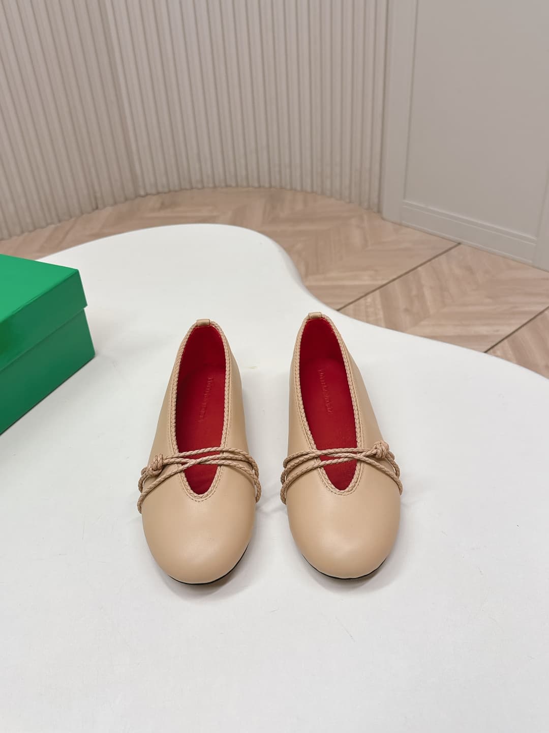 C205 BV 26 new product: Rosa Mary Jane ballet shoes. Bottega Veneta Rosa Mary Jane ballet shoes feature classic knitting techniques—vintage and playful ✨. With a flat design, they are perfect for daily commuting and casual wear. Comfortable and non-slip, — image 1